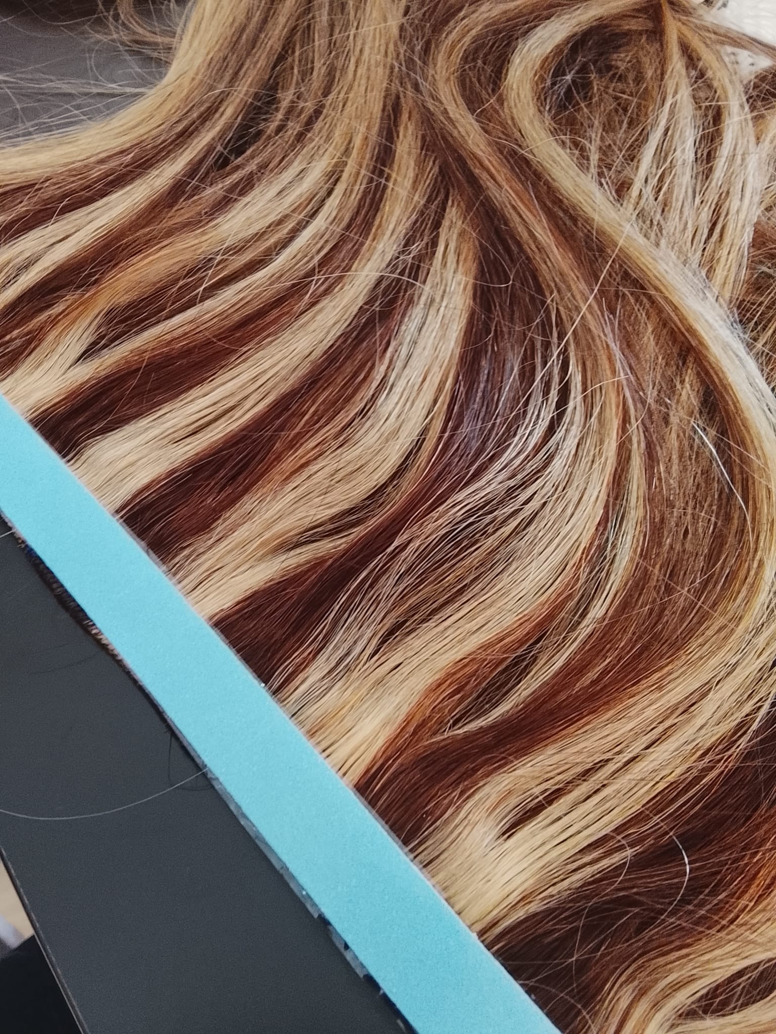 Extensiones de cinta adhesiva Extensiones tape in Extensiones de cabello natural Cabello humano 100% natural Extensiones adhesivas Extensiones tipo sándwich Aumento de volumen capilar Alargamiento de cabello Extensiones planas y discretas Adhesivo hipoalergénico Extensiones reutilizables Métodos de extensión no invasivos Extensiones rápidas de aplicar Extensiones para cabello fino Extensiones sin calor Extensiones profesionales Extensiones de alta calidad Aplicación de extensiones tape Extensiones de larga duración Extensiones seguras para el cabello